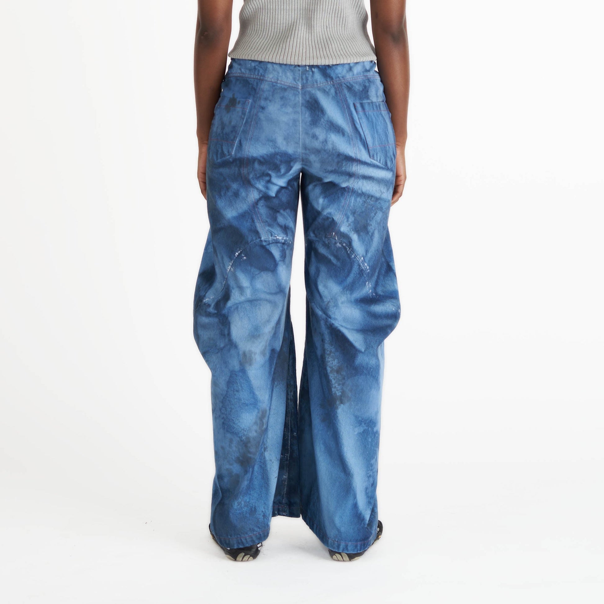 Acid Wash blue jeans barrel leg