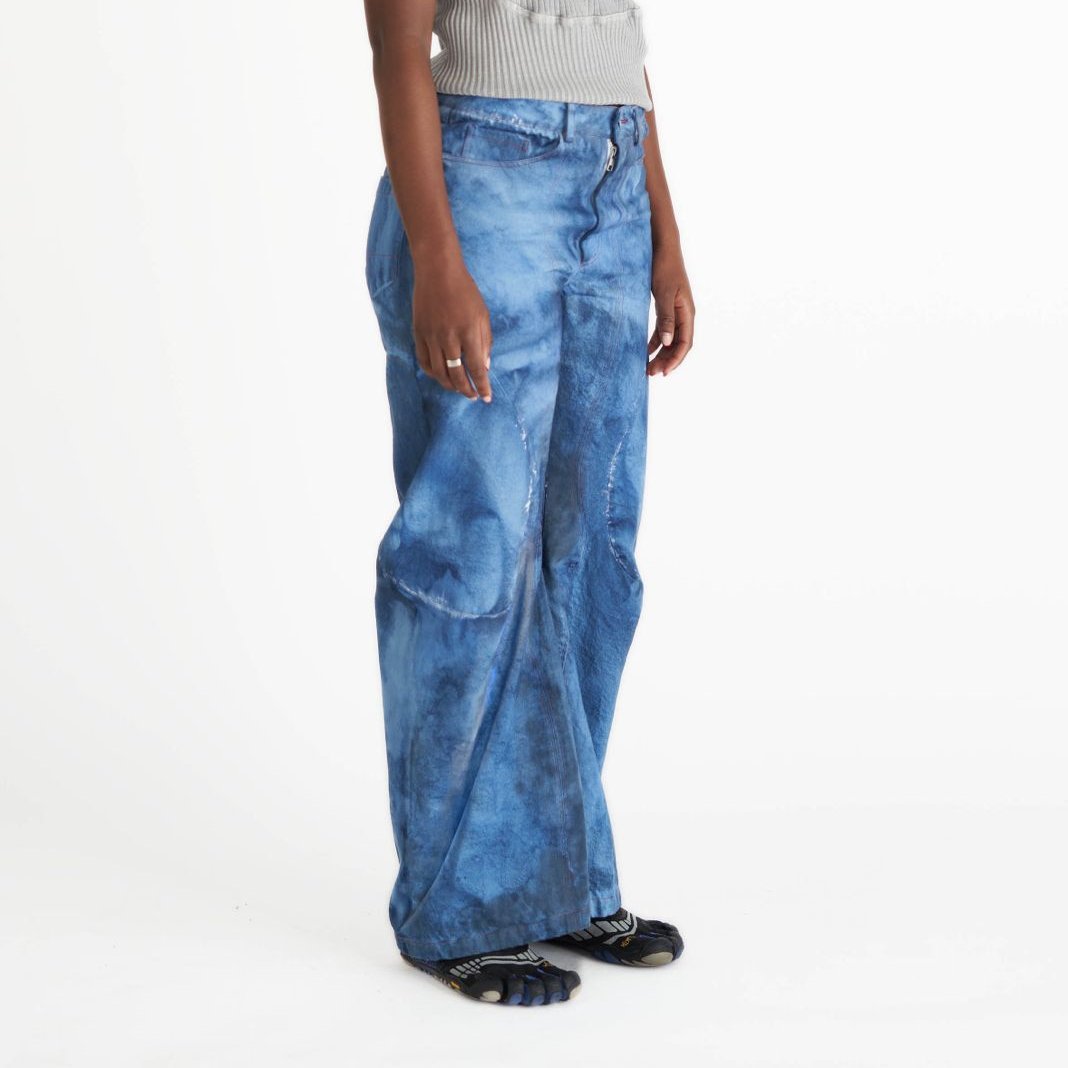 Acid Wash blue jeans barrel leg