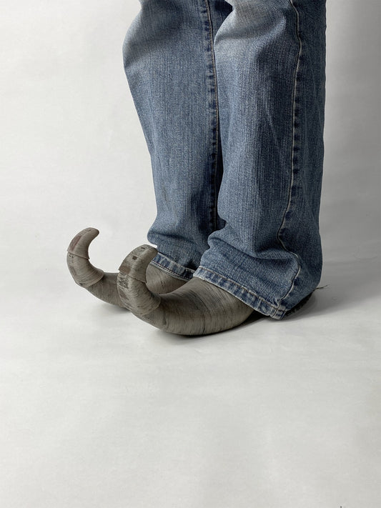 Curled toe mules in Bone